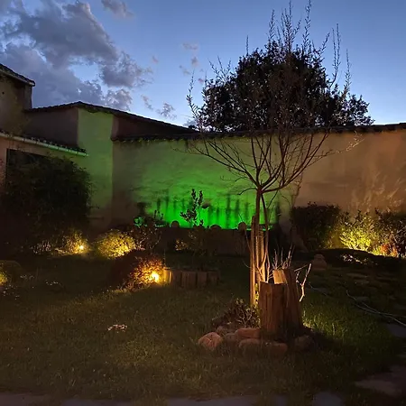 La Cepedana- Con Jardin Privado Casa di campagna *